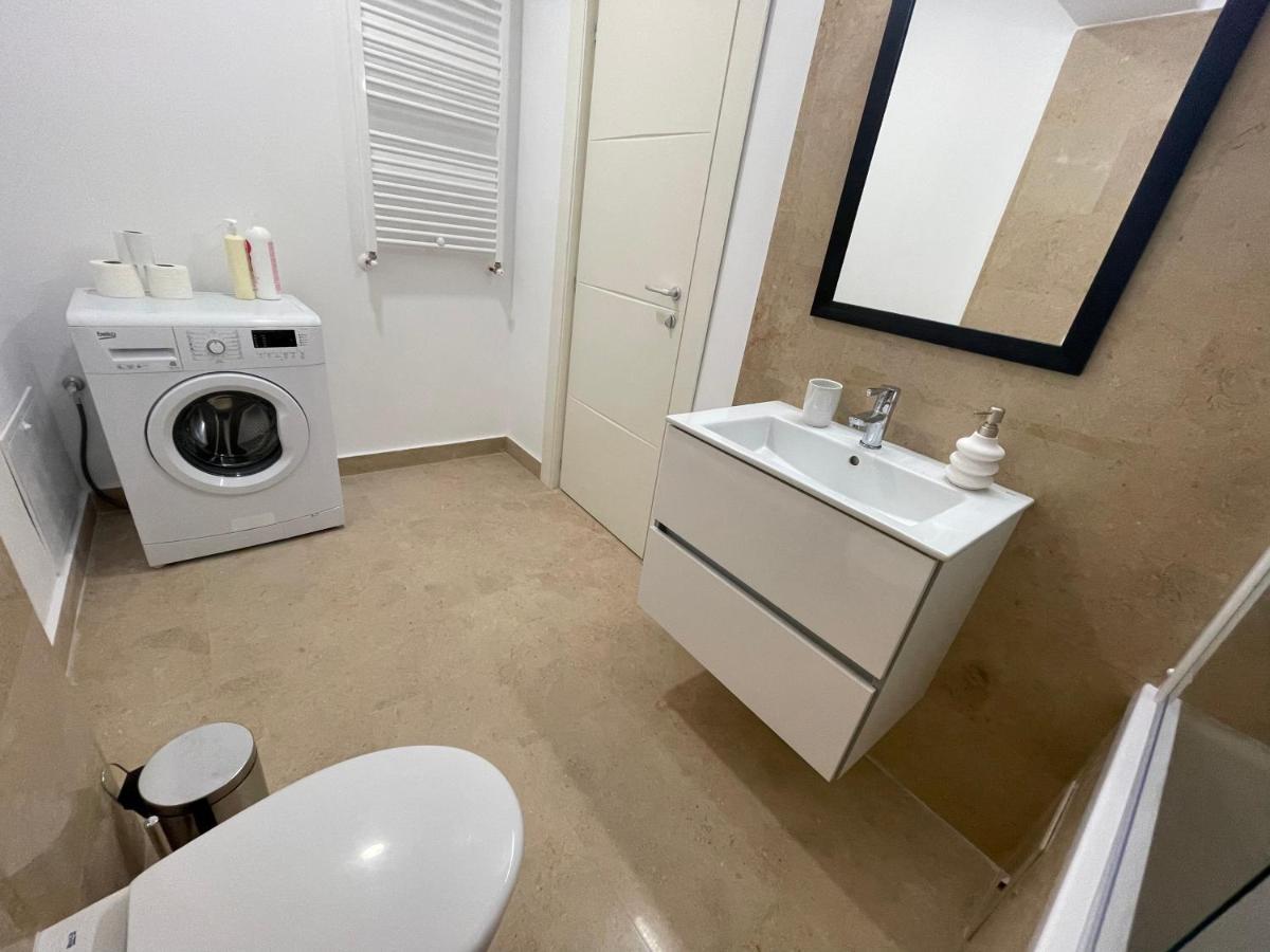Modern Gray / Designed Lejlighed Iasi Eksteriør billede